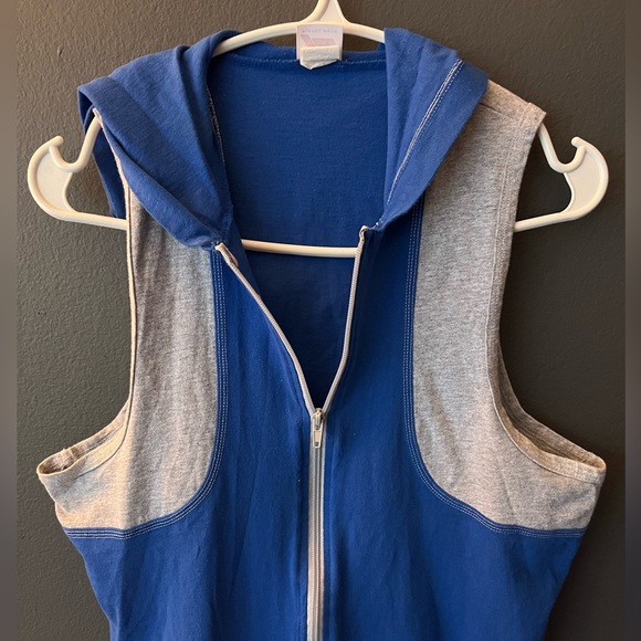 Blue and Grey Sleeveless Zipper Hoody - Picture 2 of 2